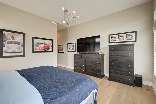 731 Carnoustie Drive, Kelowna, BC - Indoor Photo Showing Bedroom