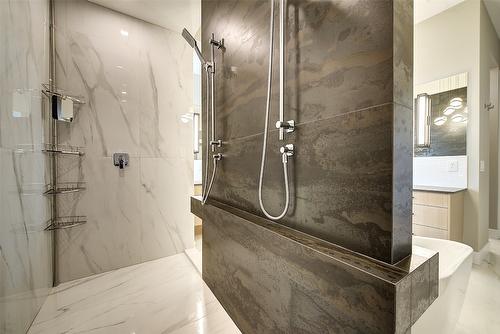 731 Carnoustie Drive, Kelowna, BC - Indoor Photo Showing Bathroom