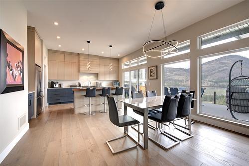 731 Carnoustie Drive, Kelowna, BC - Indoor Photo Showing Dining Room