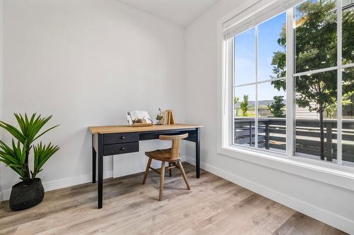 41-307 Glen Park Drive, Kelowna, BC - Indoor Photo Showing Office