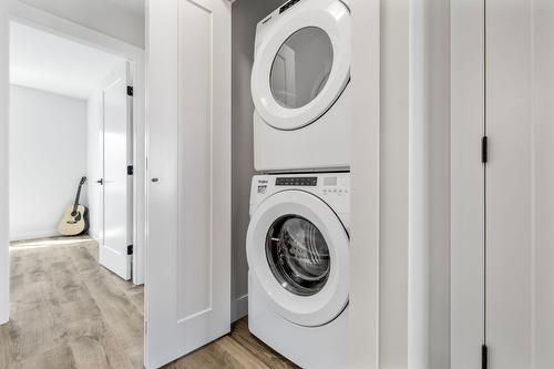 41-307 Glen Park Drive, Kelowna, BC - Indoor Photo Showing Laundry Room