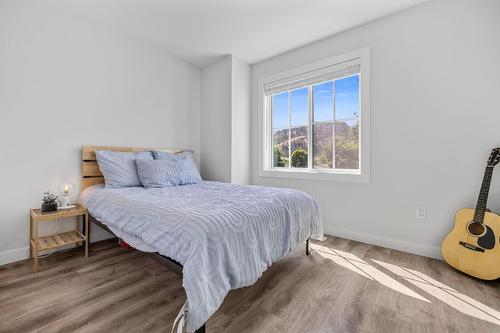 41-307 Glen Park Drive, Kelowna, BC - Indoor Photo Showing Bedroom