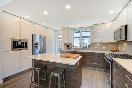 16-1515 Highland Drive, Kelowna, BC - Indoor Photo Showing Kitchen With Upgraded Kitchen