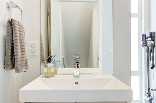 16-1515 Highland Drive, Kelowna, BC - Indoor Photo Showing Bathroom