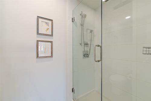 16-1515 Highland Drive, Kelowna, BC - Indoor Photo Showing Bathroom