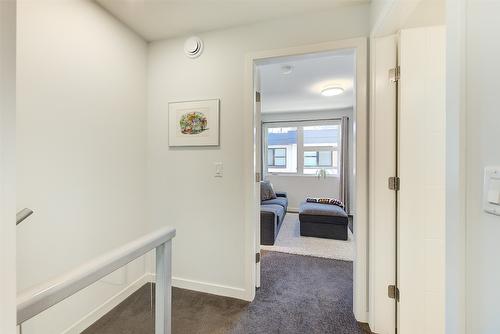 16-1515 Highland Drive, Kelowna, BC - Indoor Photo Showing Other Room