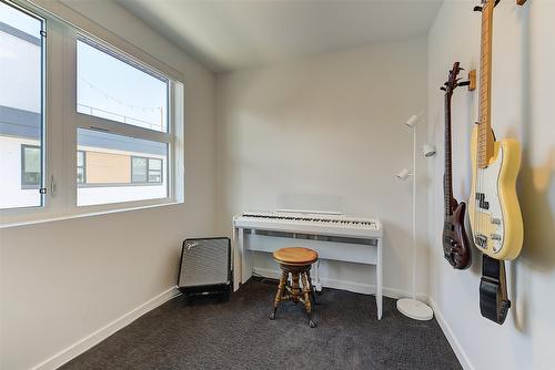 16-1515 Highland Drive, Kelowna, BC - Indoor Photo Showing Office