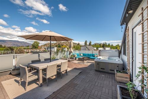 16-1515 Highland Drive, Kelowna, BC - Outdoor With Deck Patio Veranda