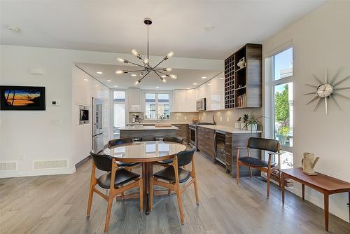 16-1515 Highland Drive, Kelowna, BC - Indoor Photo Showing Dining Room