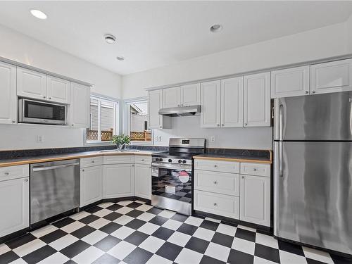 6388 Lasalle Rd, Nanaimo, BC - Indoor Photo Showing Kitchen