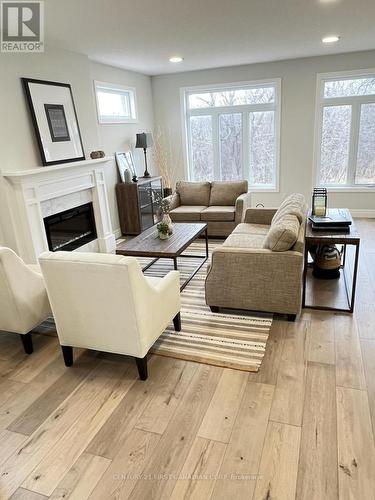 21 - 35 Old Course Road, St. Thomas, ON - Indoor Photo Showing Living Room With Fireplace