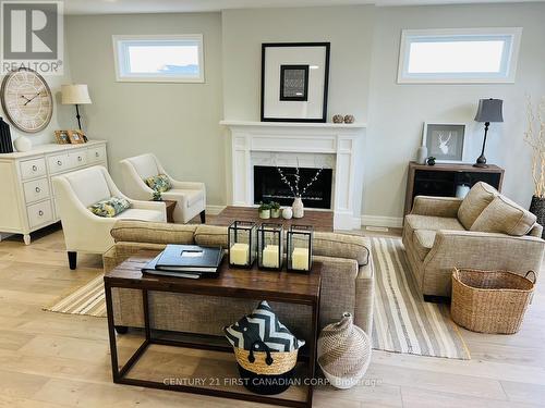 21 - 35 Old Course Road, St. Thomas, ON - Indoor Photo Showing Living Room With Fireplace