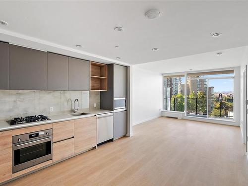 1007-369 Tyee Rd, Victoria, BC - Indoor Photo Showing Kitchen