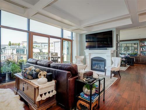 813-845 Dunsmuir Rd, Victoria, BC - Indoor Photo Showing Living Room With Fireplace