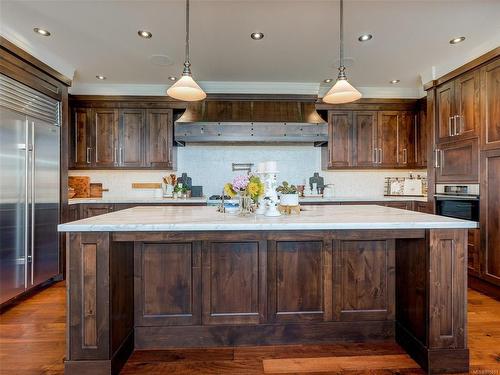 813-845 Dunsmuir Rd, Victoria, BC - Indoor Photo Showing Kitchen With Upgraded Kitchen