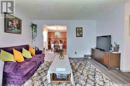 2604 Kliman Crescent, Regina, SK - Indoor Photo Showing Living Room