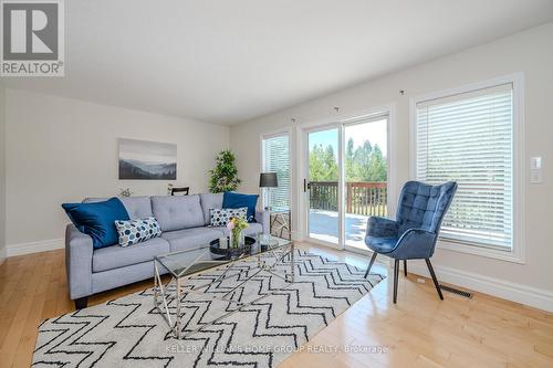 19 Silversmith Court, Guelph, ON - Indoor Photo Showing Living Room