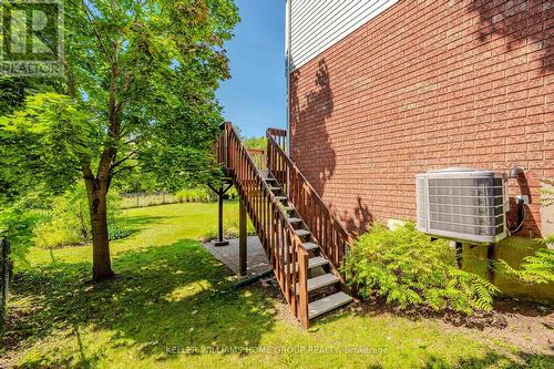 19 Silversmith Court, Guelph (Hanlon Creek), ON - Outdoor