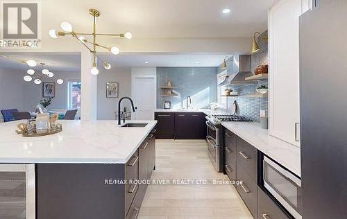 124 Manse Road, Toronto (West Hill), ON - Indoor Photo Showing Kitchen With Upgraded Kitchen