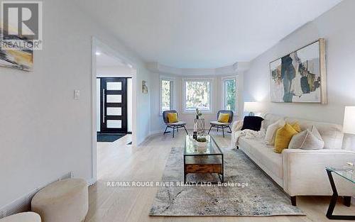 124 Manse Road, Toronto (West Hill), ON - Indoor Photo Showing Living Room