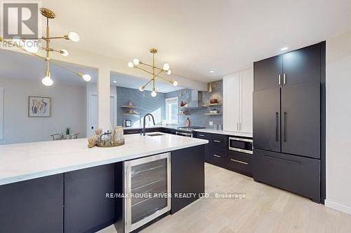 124 Manse Road, Toronto (West Hill), ON - Indoor Photo Showing Kitchen With Upgraded Kitchen