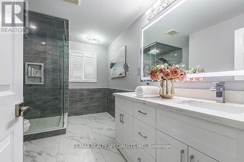 2369 Grand Oak Trail, Oakville, ON - Indoor Photo Showing Bathroom