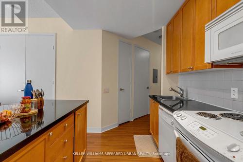 1209 - 85 Bloor Street E, Toronto, ON - Indoor Photo Showing Kitchen