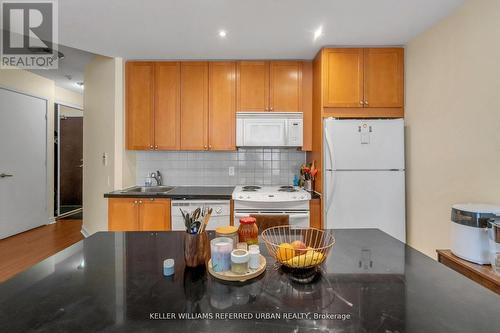 1209 - 85 Bloor Street E, Toronto, ON - Indoor Photo Showing Kitchen