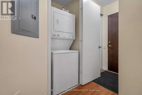 1209 - 85 Bloor Street E, Toronto (Church-Yonge Corridor), ON - Indoor Photo Showing Laundry Room