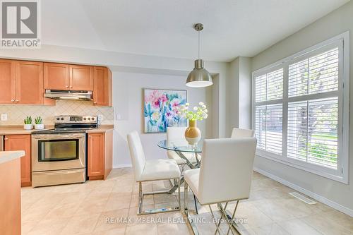 13 - 2189 Postmaster Drive, Oakville, ON - Indoor Photo Showing Kitchen