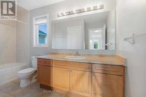 142 Emick Drive, Hamilton (Meadowlands), ON - Indoor Photo Showing Bathroom