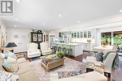 25 Rollingwood Circle, London, ON - Indoor Photo Showing Living Room