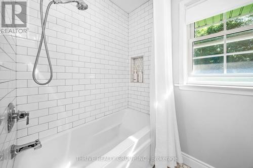 25 Rollingwood Circle, London, ON - Indoor Photo Showing Bathroom