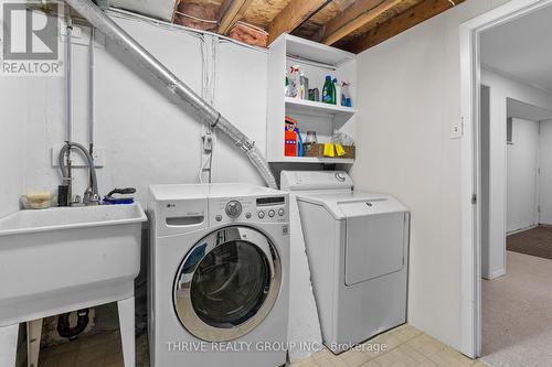 25 Rollingwood Circle, London, ON - Indoor Photo Showing Laundry Room