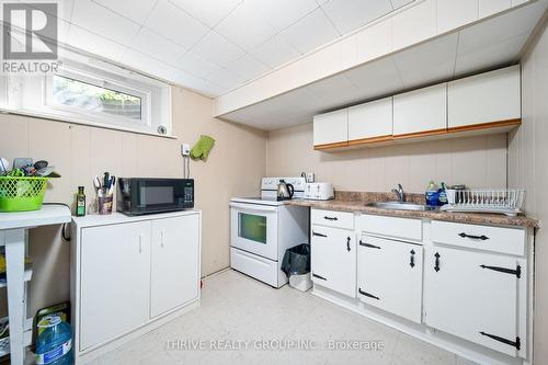 25 Rollingwood Circle, London, ON - Indoor Photo Showing Kitchen