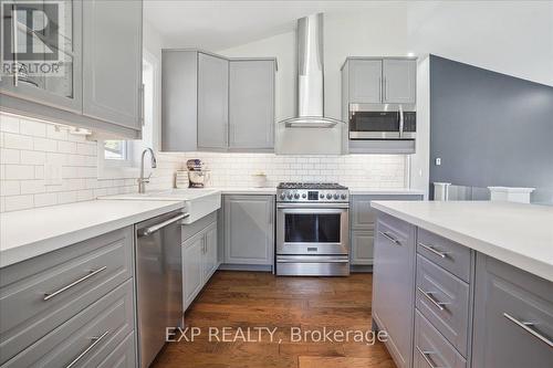 715 Drury Lane, Burlington, ON - Indoor Photo Showing Kitchen With Upgraded Kitchen