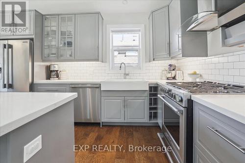 715 Drury Lane, Burlington (Brant), ON - Indoor Photo Showing Kitchen With Upgraded Kitchen