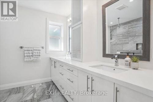 715 Drury Lane, Burlington (Brant), ON - Indoor Photo Showing Bathroom