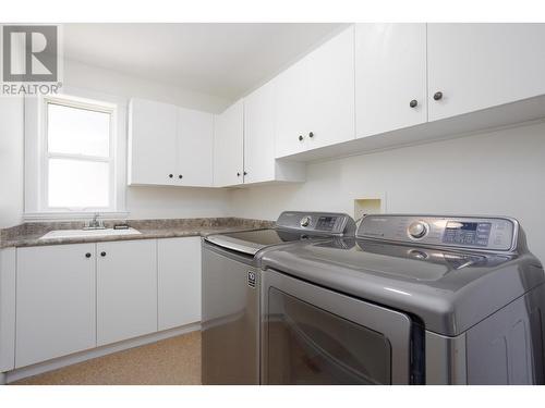 310 Woodcrest Court, Kelowna, BC - Indoor Photo Showing Laundry Room