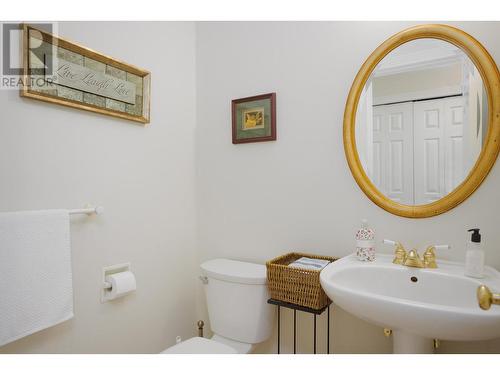 310 Woodcrest Court, Kelowna, BC - Indoor Photo Showing Bathroom