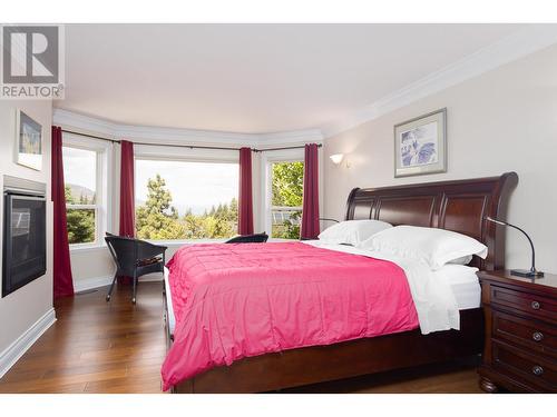 310 Woodcrest Court, Kelowna, BC - Indoor Photo Showing Bedroom