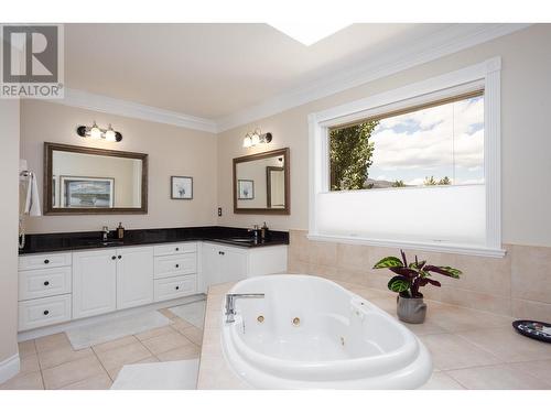 310 Woodcrest Court, Kelowna, BC - Indoor Photo Showing Bathroom