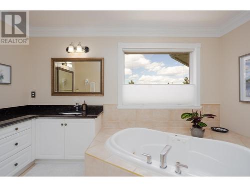 310 Woodcrest Court, Kelowna, BC - Indoor Photo Showing Bathroom