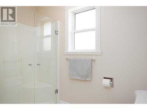 310 Woodcrest Court, Kelowna, BC - Indoor Photo Showing Bathroom