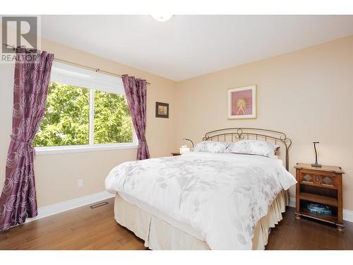 310 Woodcrest Court, Kelowna, BC - Indoor Photo Showing Bedroom