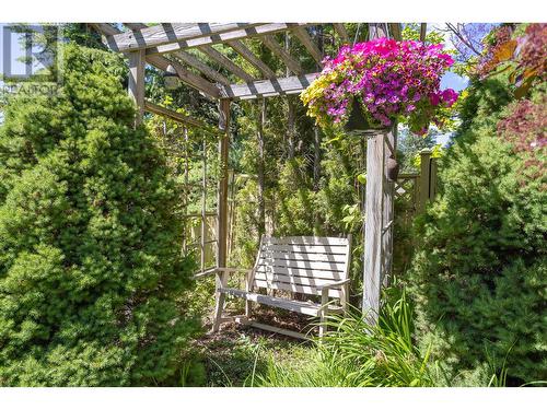 310 Woodcrest Court, Kelowna, BC - Outdoor