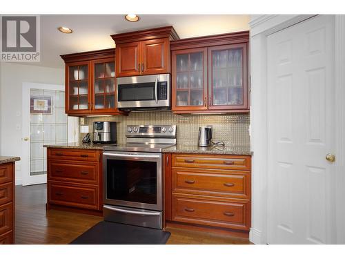 310 Woodcrest Court, Kelowna, BC - Indoor Photo Showing Kitchen