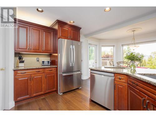 310 Woodcrest Court, Kelowna, BC - Indoor Photo Showing Kitchen