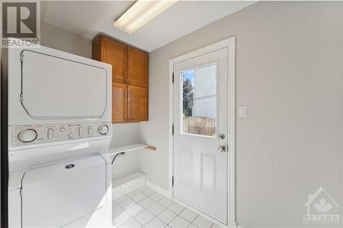 Main floor Mud Room / Laundry Room - 20 Forestglade Crescent, Ottawa, ON - Indoor Photo Showing Laundry Room