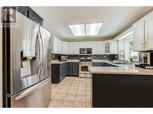 1862 Aitkins Court, Kelowna, BC - Indoor Photo Showing Kitchen With Upgraded Kitchen